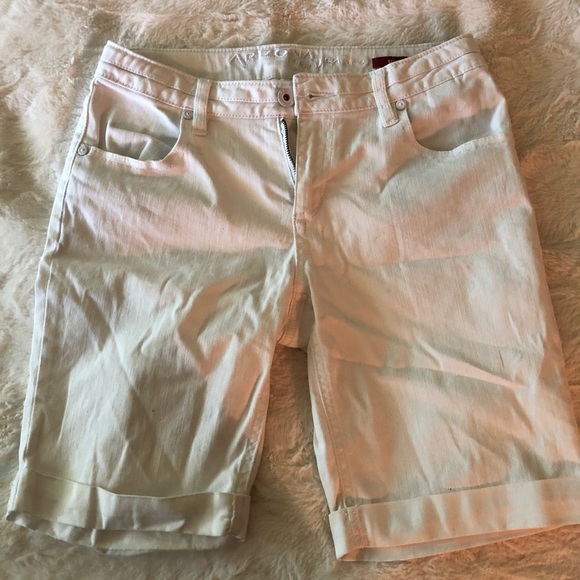 Arizona White Bermuda Shorts - Picture 1 of 3